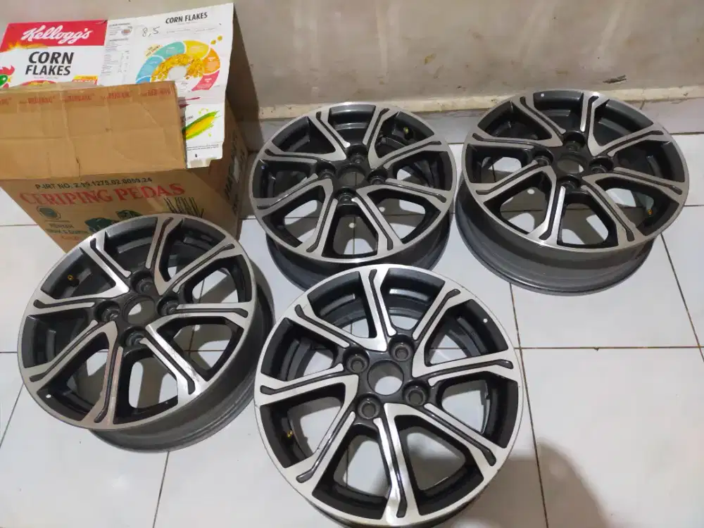 Di jual velg racing tipe R ori sigra