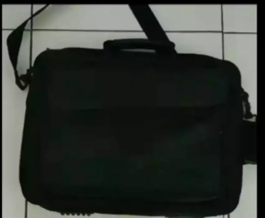 Tas laptop hitam