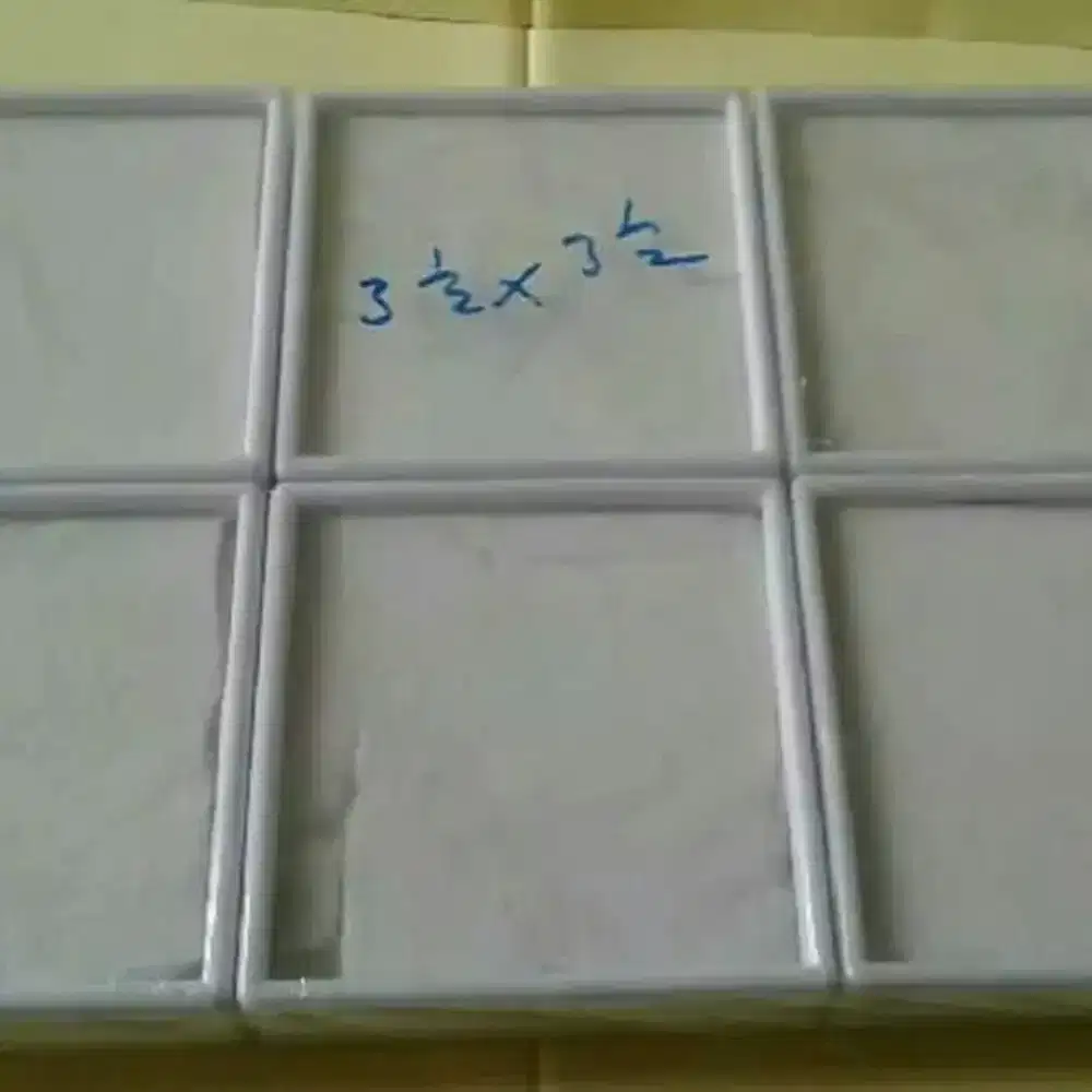 tempat taruh batu besar putih