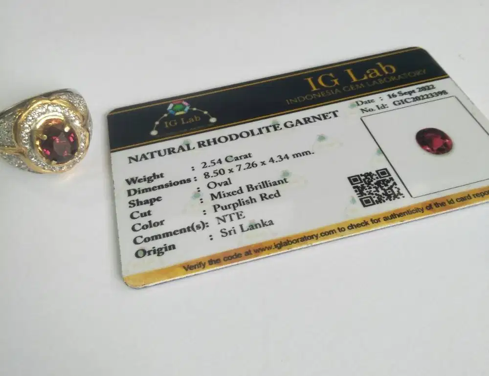 2,54 carat natural rhodolite garnet memo IG Lab
