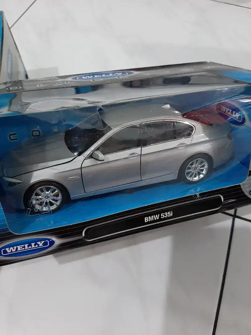 Miniatur BMW 1/24 BMW 535i Merk Welly,collection series
