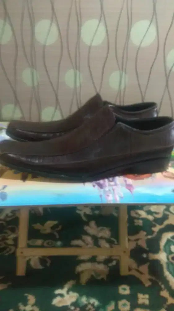 Sepatu kantor kulit