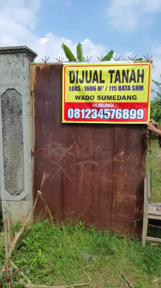 Pinggir Jalan Raya Tanah Rata Wado Sumedang Depan Waduk Jati Gede