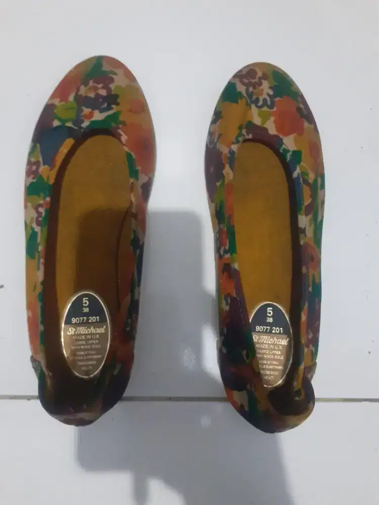 SEPATU WANITA MERK ST MICHAEL