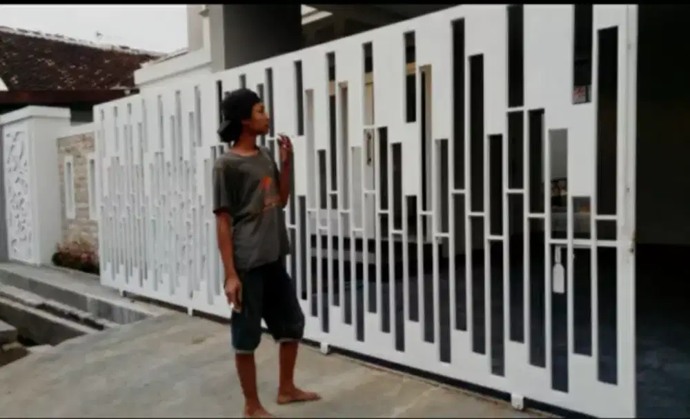 Pintu gerbang pager dorong lipat minimalis