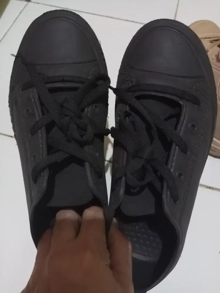 Sepatu uk 38 dapat 2 pasang
