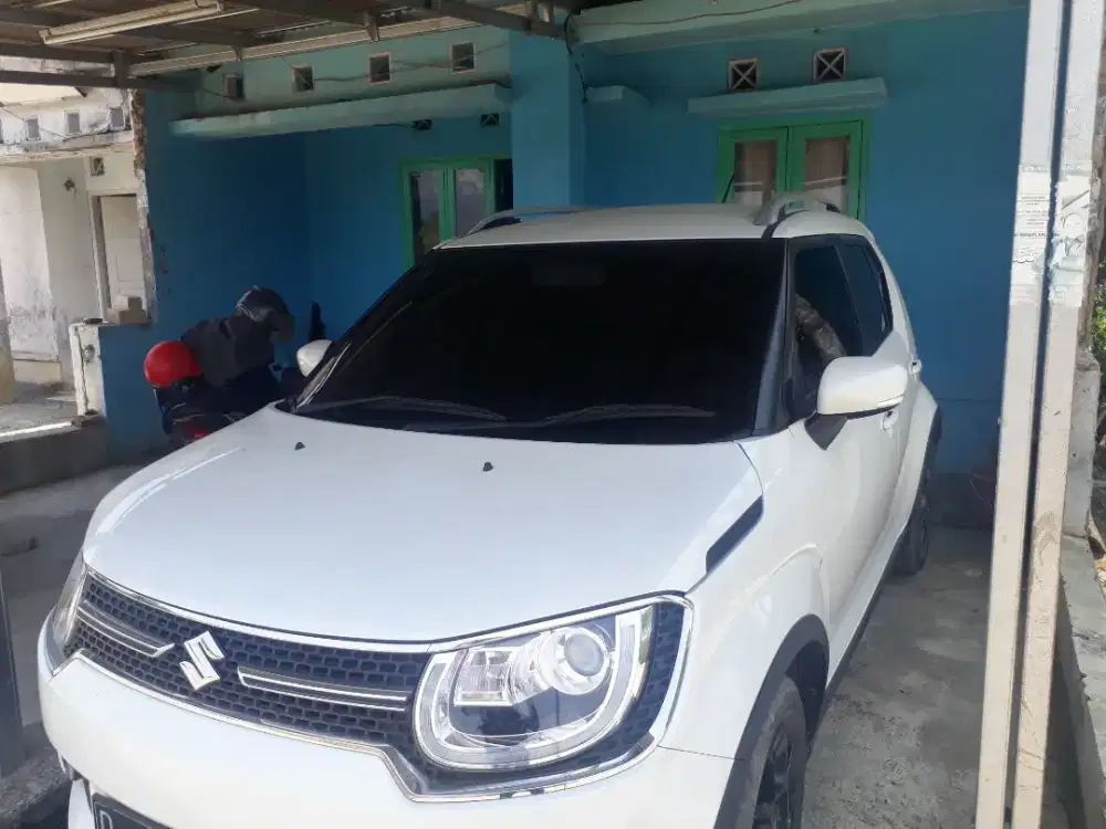 menambah privasi mobil dengan kaca film