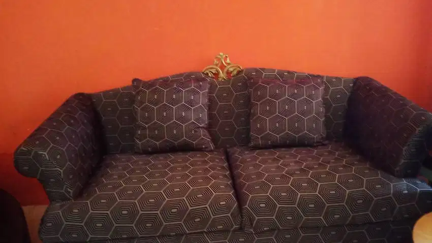 Sofa dngn 2 bantal