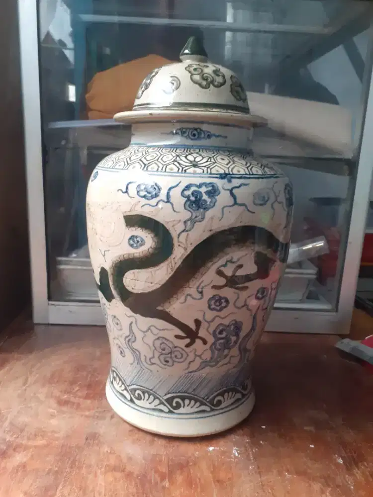 GUCI KERAMIK ANTIK/KUNO MOTIF NAGA