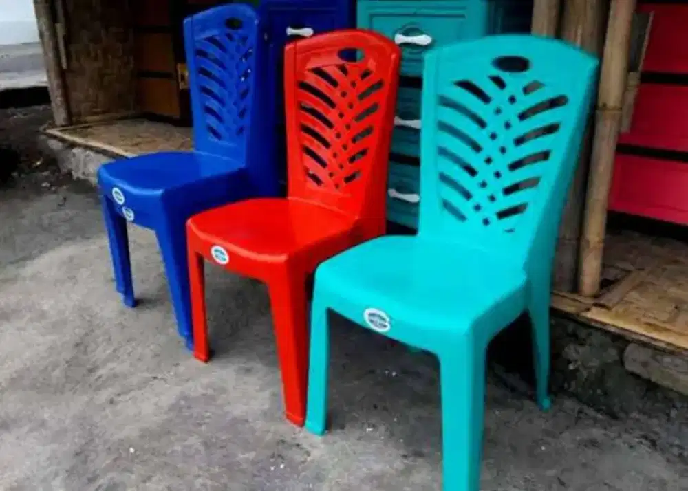 Kursi plastik napoly