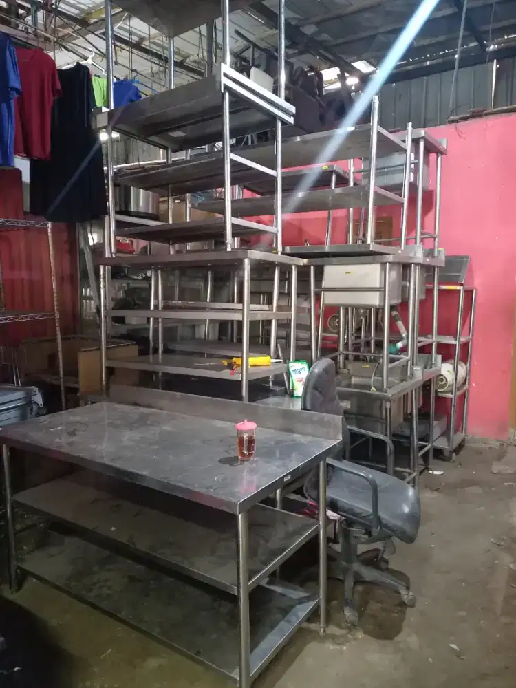 Perlalatan dapur restoran stainless