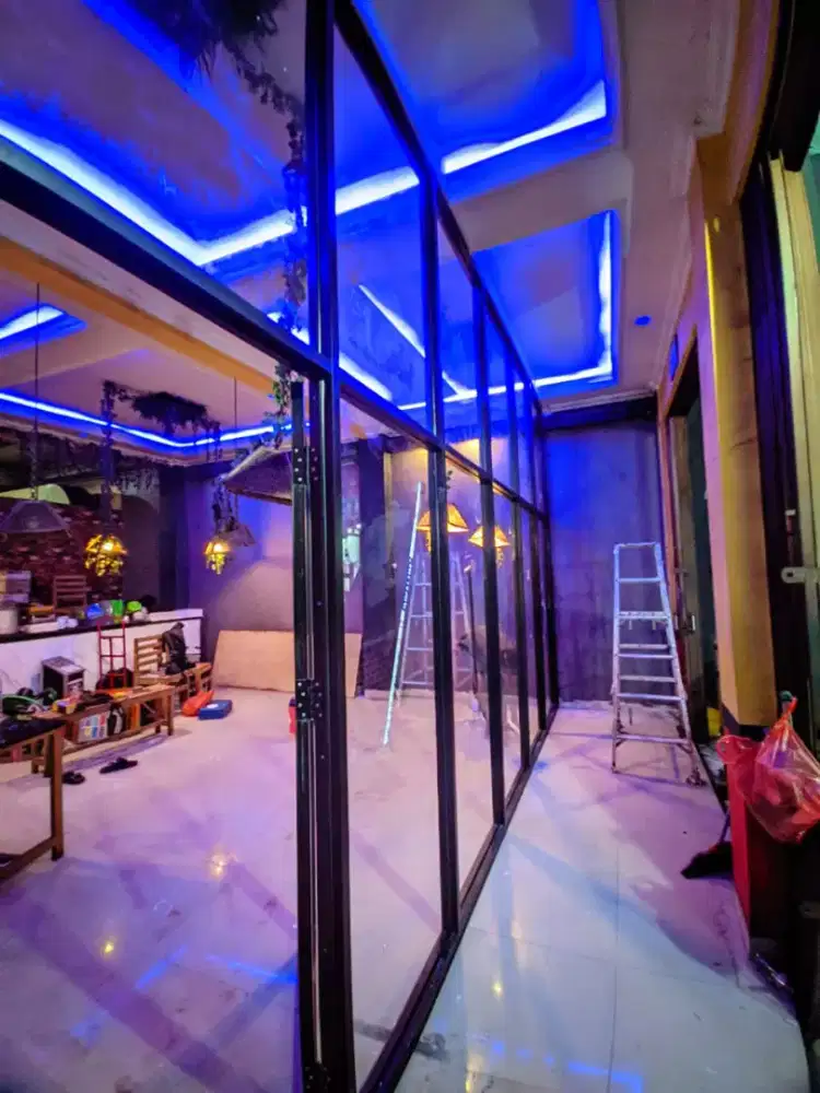 pemasangan kaca dan aluminium