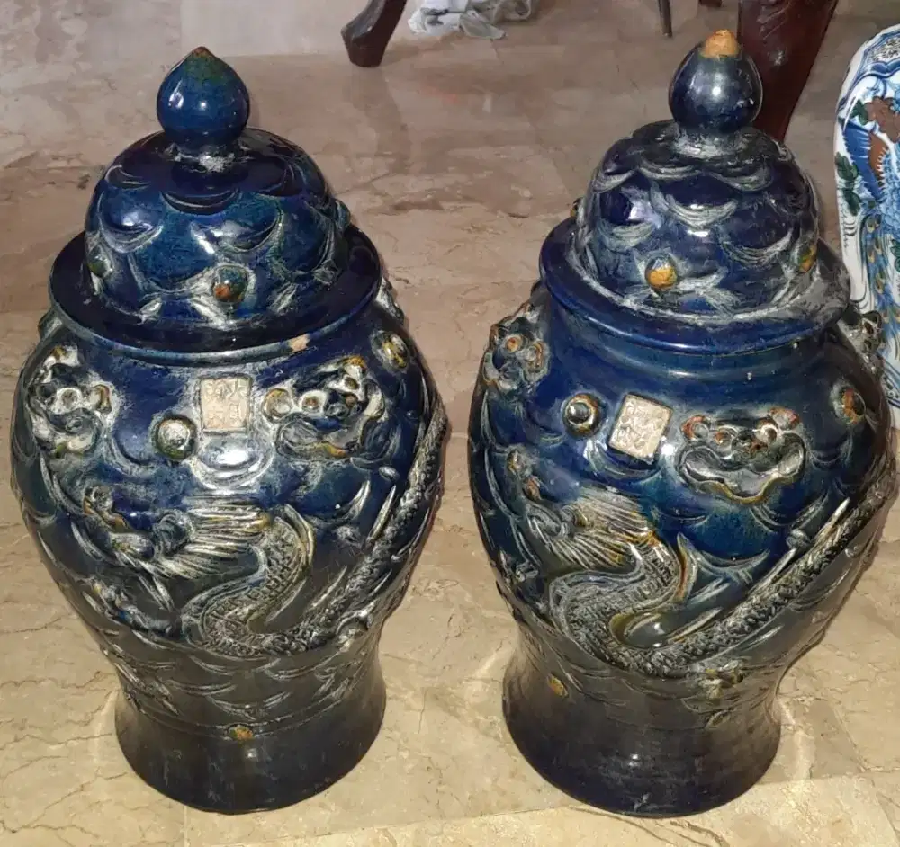 Guci Antik Naga Biru 1980