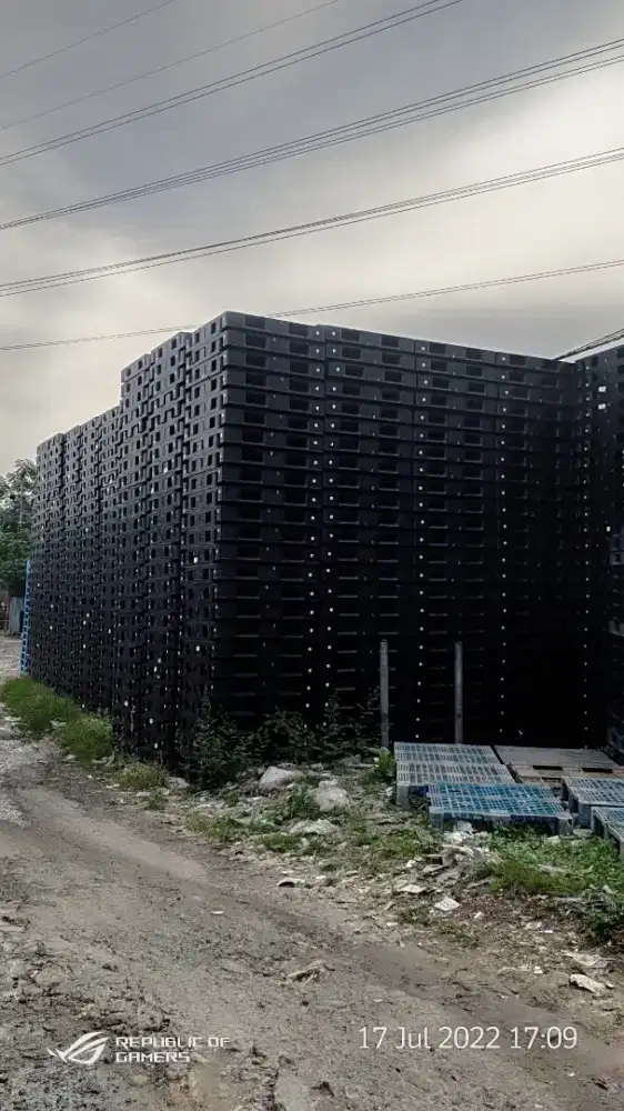 Pallet plastik bekas dan palet plastik baru
