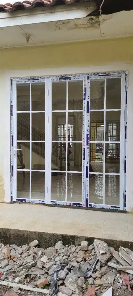 Pintu aluminium kaca