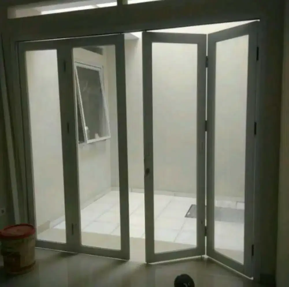 Pintu kaca lipat