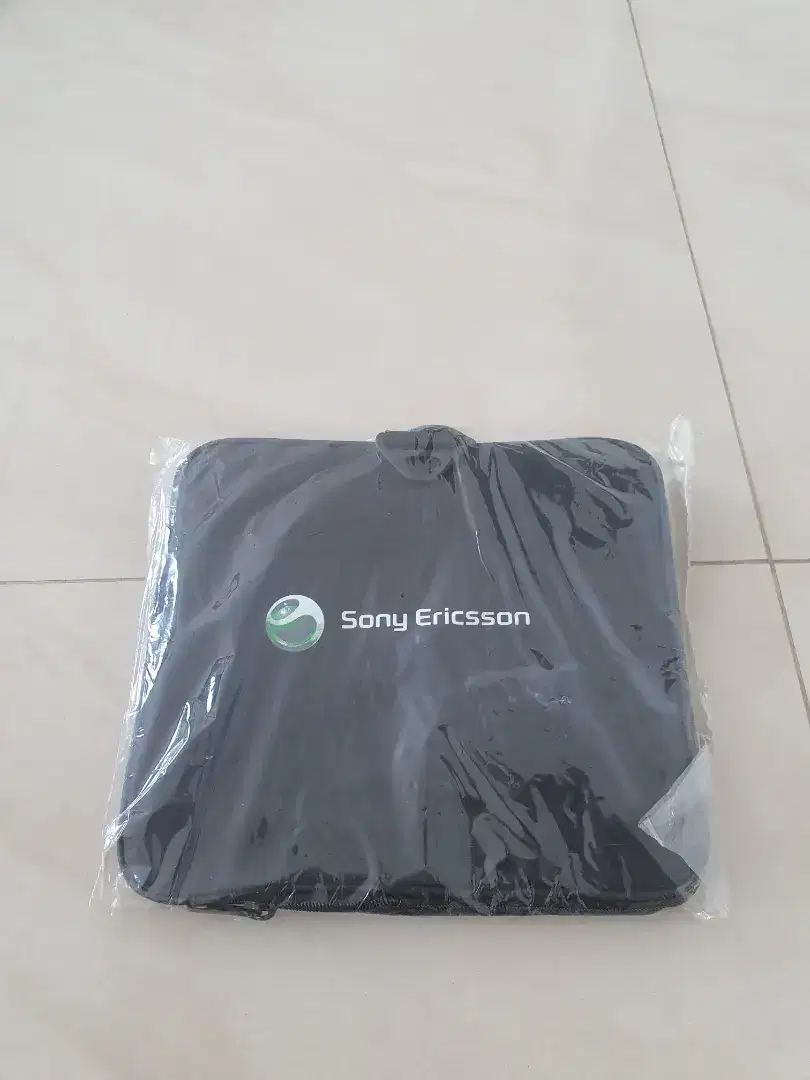 Tas jinjing bisa di lipat, cocok untuk travel. Ada tali panjang