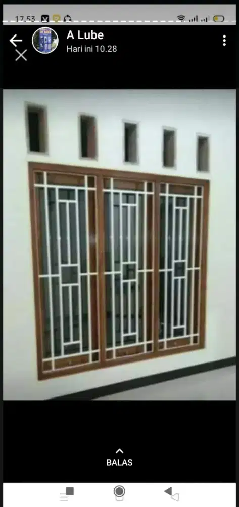 Tralis jendela elegan.