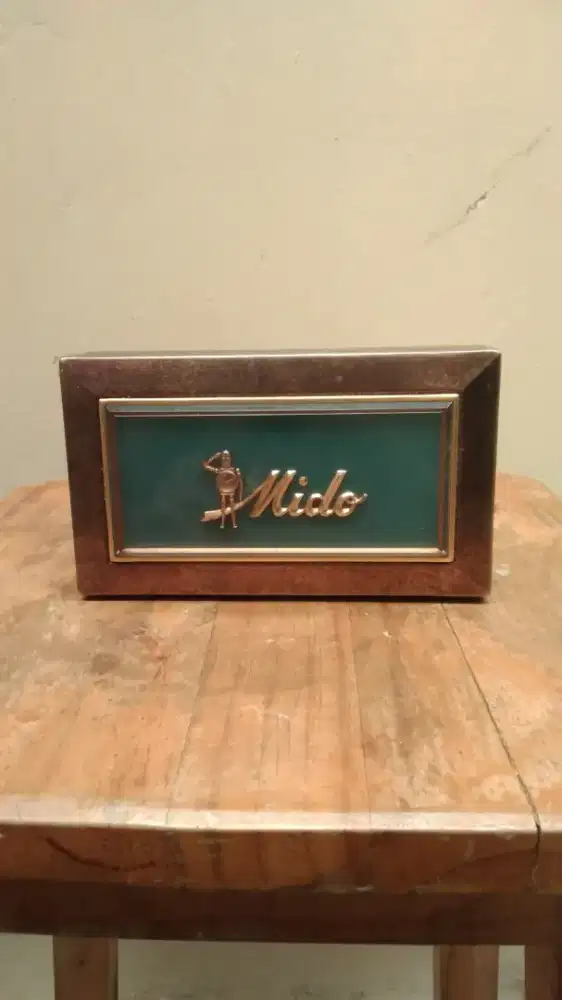 Kotak besi Mido tua antik