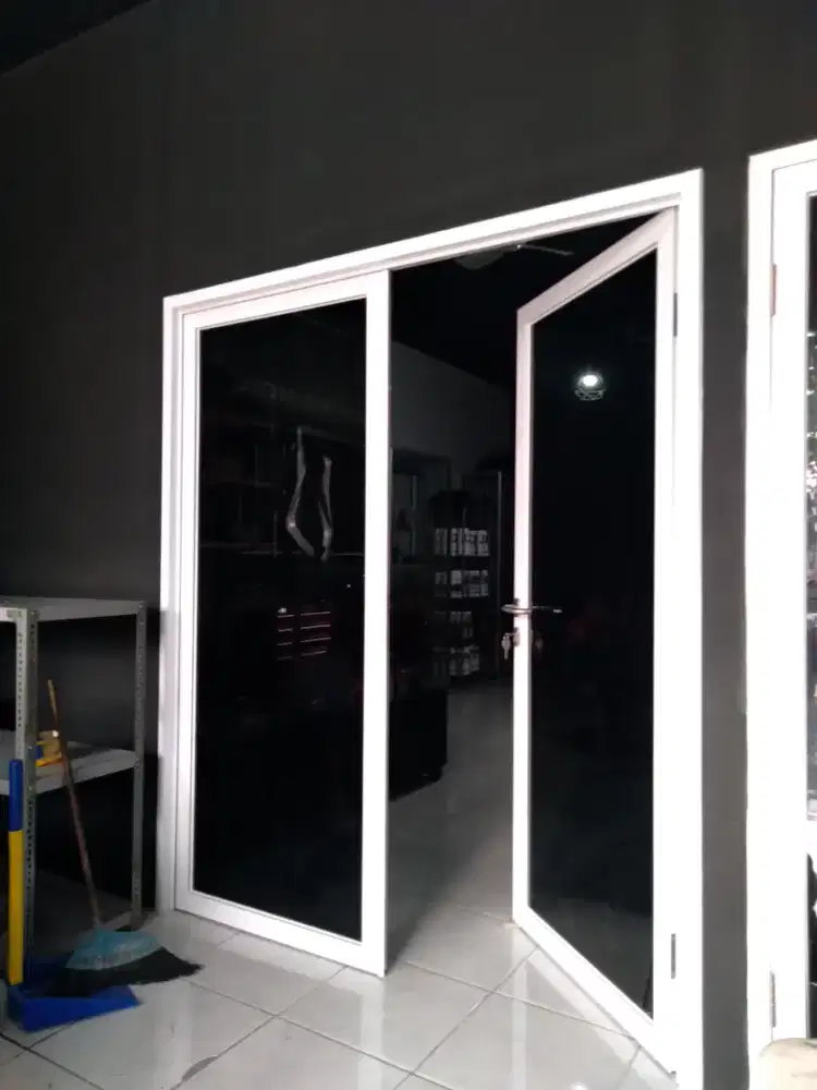 Pintu dobel aluminium