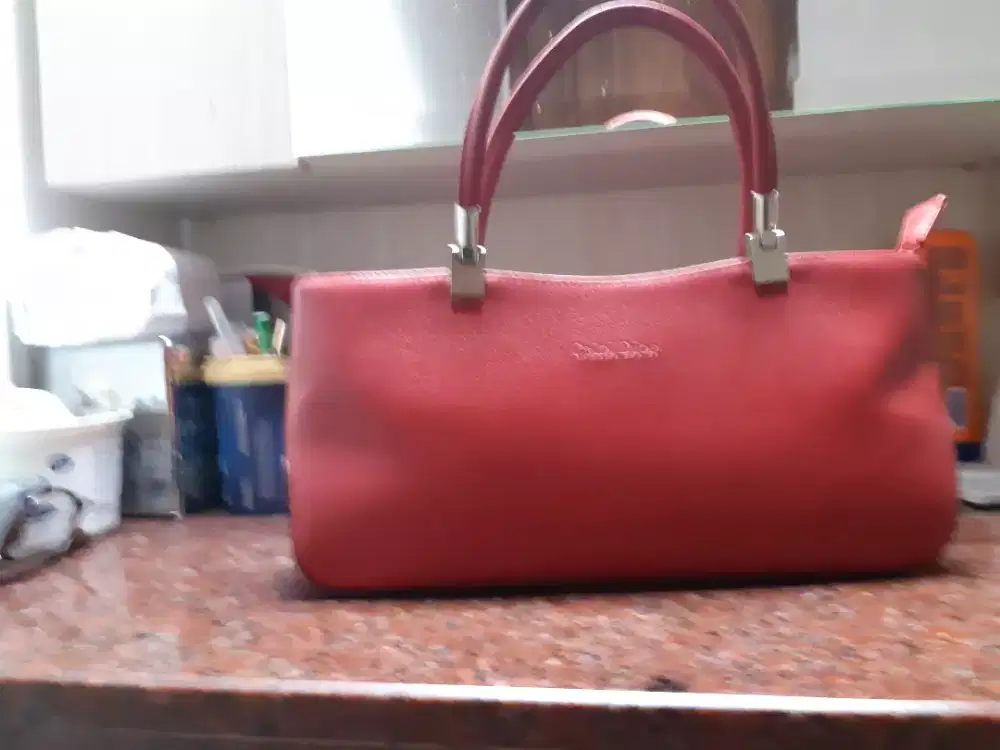 Tas merah kulit