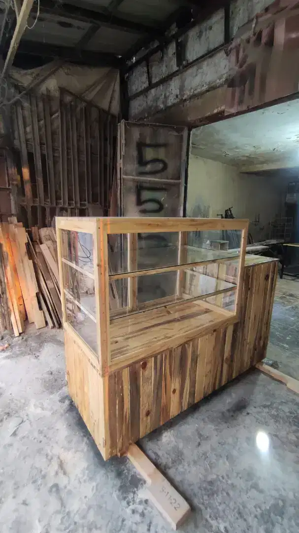 Meja Kasir Meja bar etalase kaca kayu