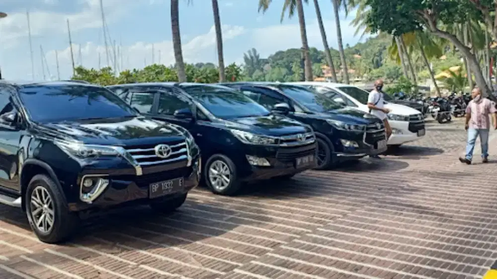 Rental Mobil Banjarmasin + supir + lps kunci