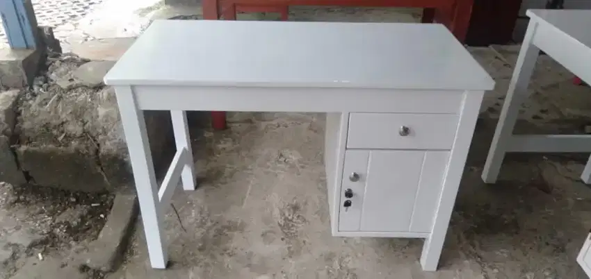Meja tulis kantor