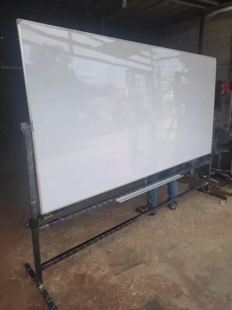 Papan tulis melamin