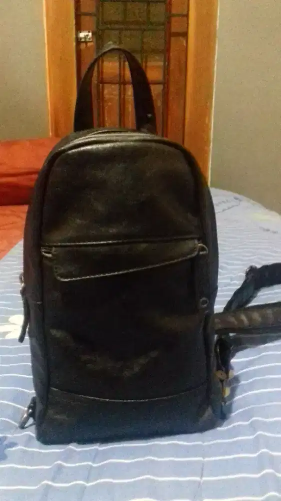 Sling bag hitam no brand