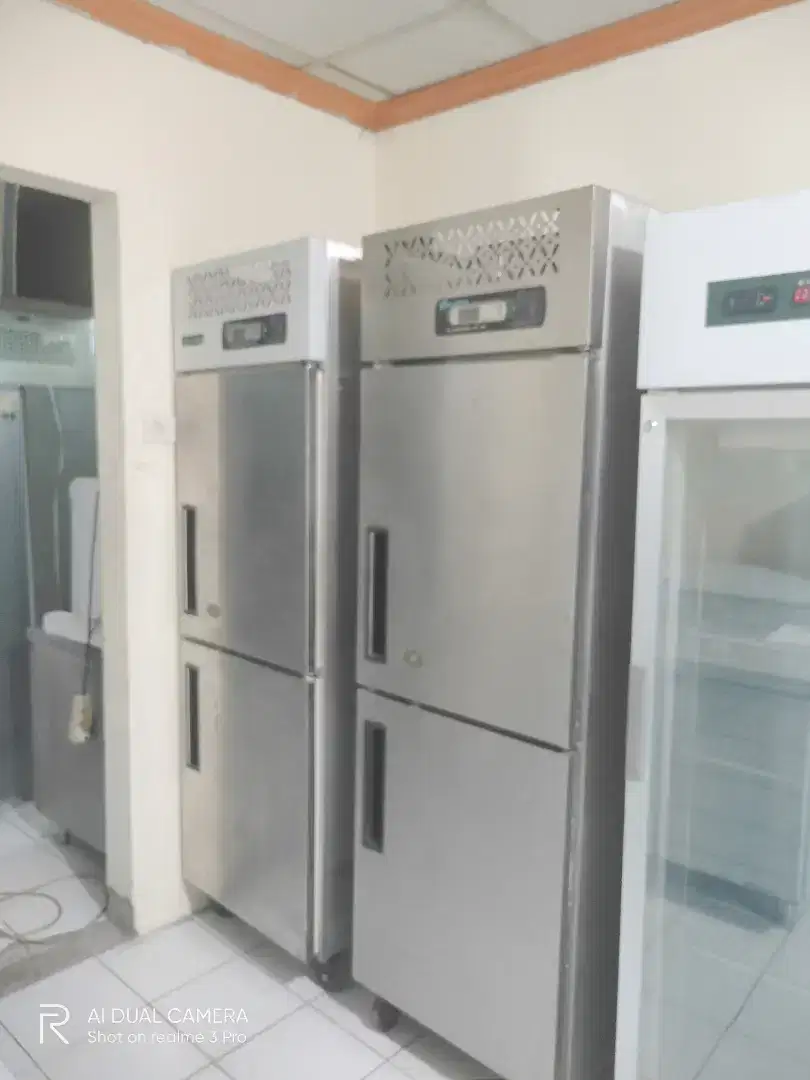 UPRIGHT CHILLER 2 DOOR