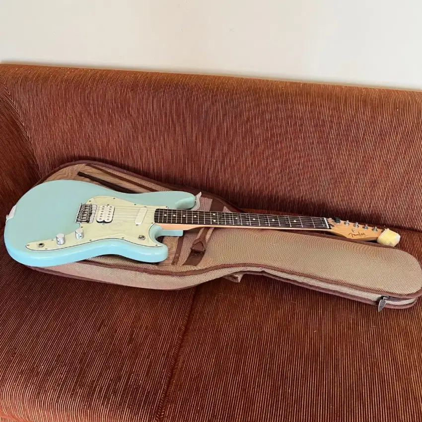 Fender duo sonic daphne blue rosewood fingerboard RARE short scale 24