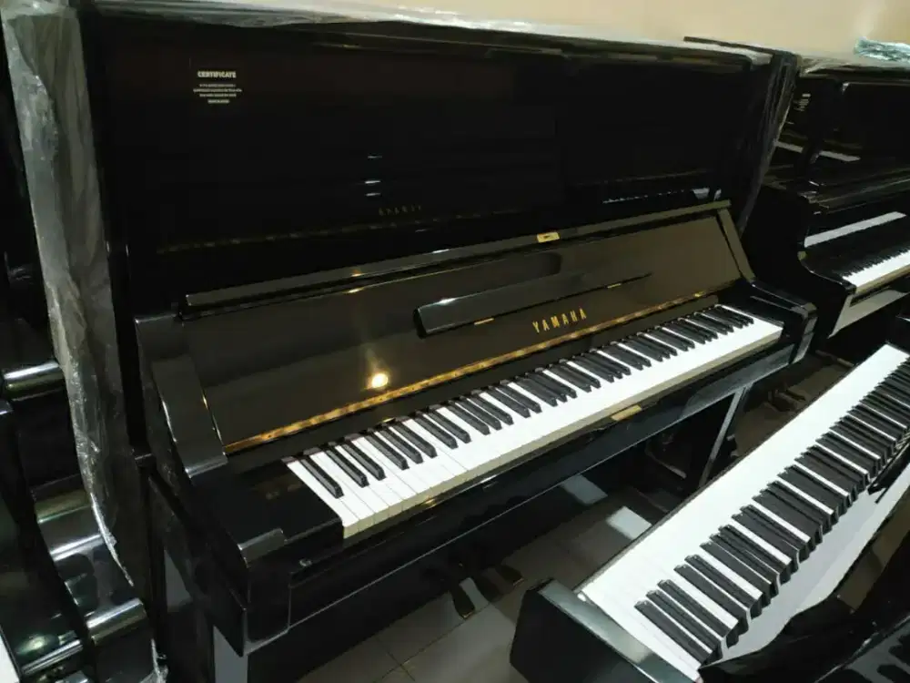 Piano Yamaha UX