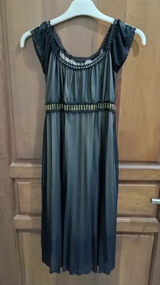 Dress Hitam Wanita