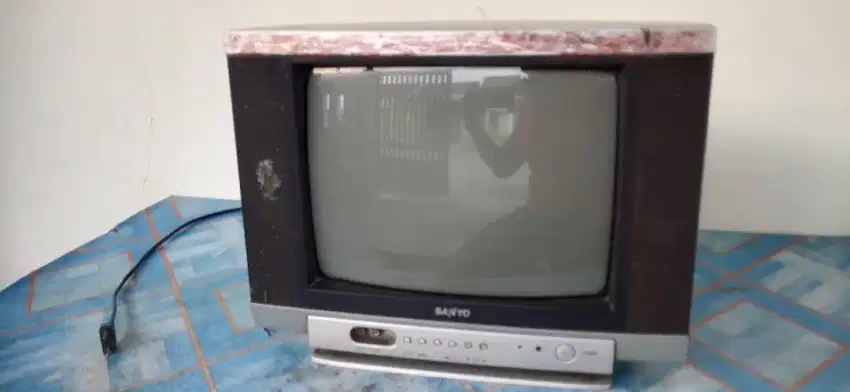 TV Tabung 14 inch merk Sanyo