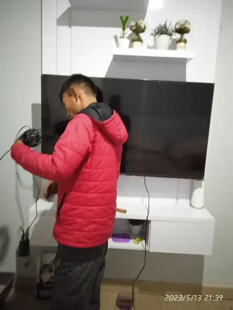 BRACKET TV PLUS PASANG