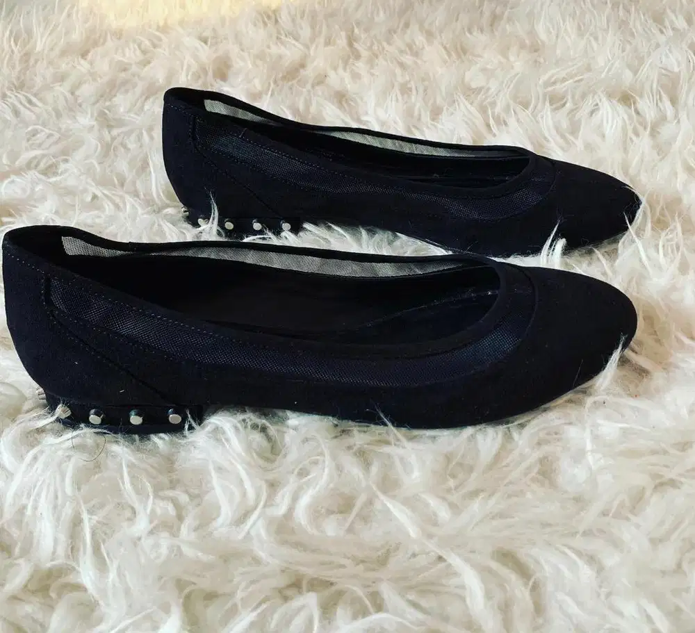 BRAND NEW CHARLES & KEITH BAHAM SUEDE LEATHER