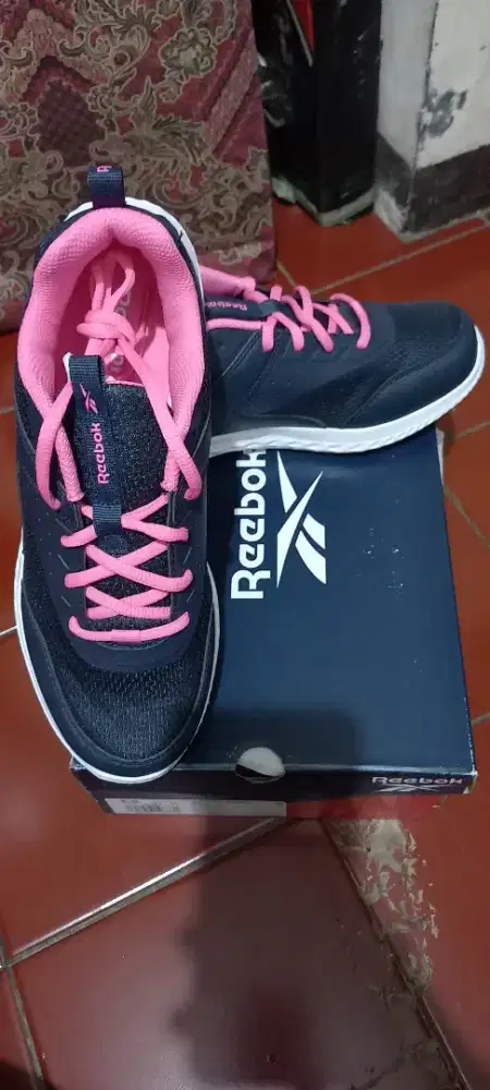 Sepatu reebok original outlet wanita