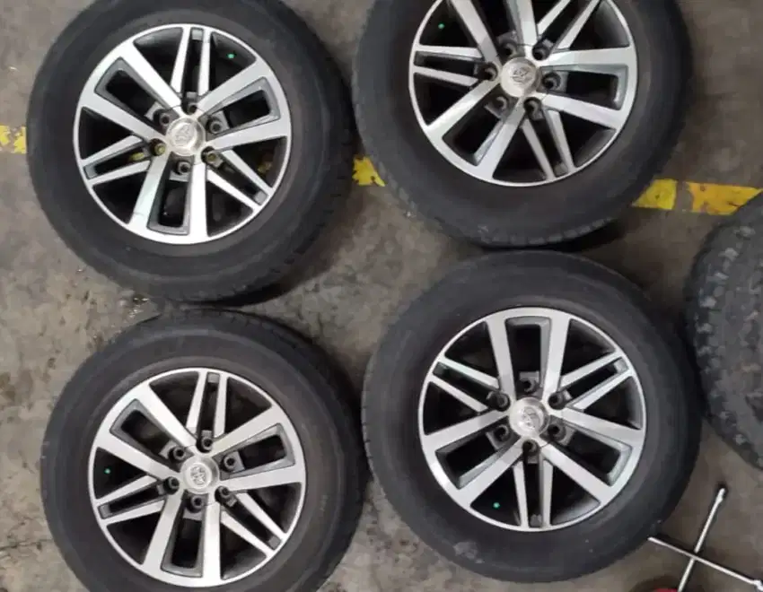 Velg OEM Original Alloy Wheel Toyota Fortuner VRZ