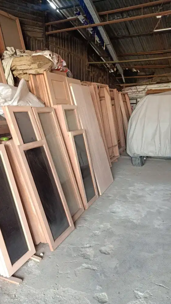 Pintu kusen jendela almunium bisa jasa pasang engsel kunci