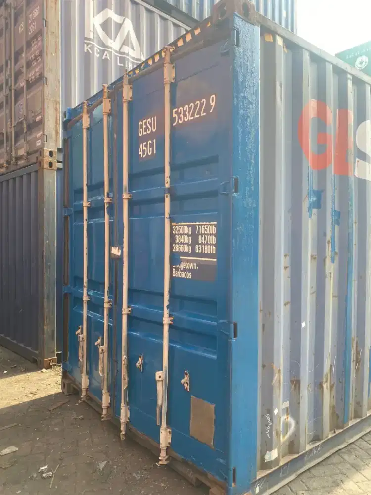 Kontainer bekas 40 feet di Belawan