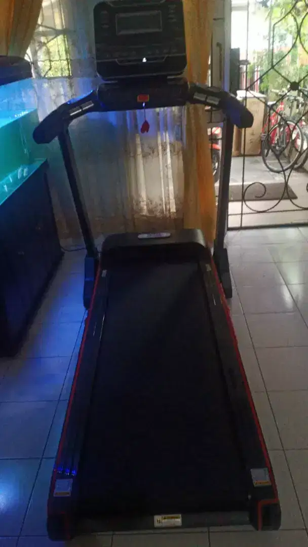 Alat fitnes treadmill elektrik TL 126 kokoh