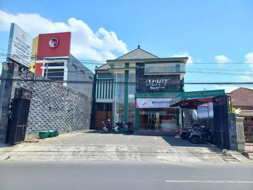 Dijual Rumah Besar Tengah Kota