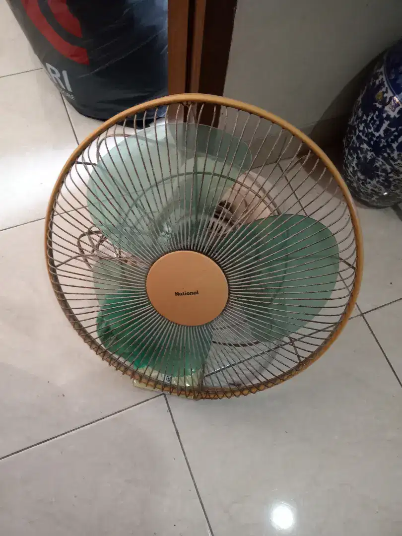 Kipas angin gantung di plapon