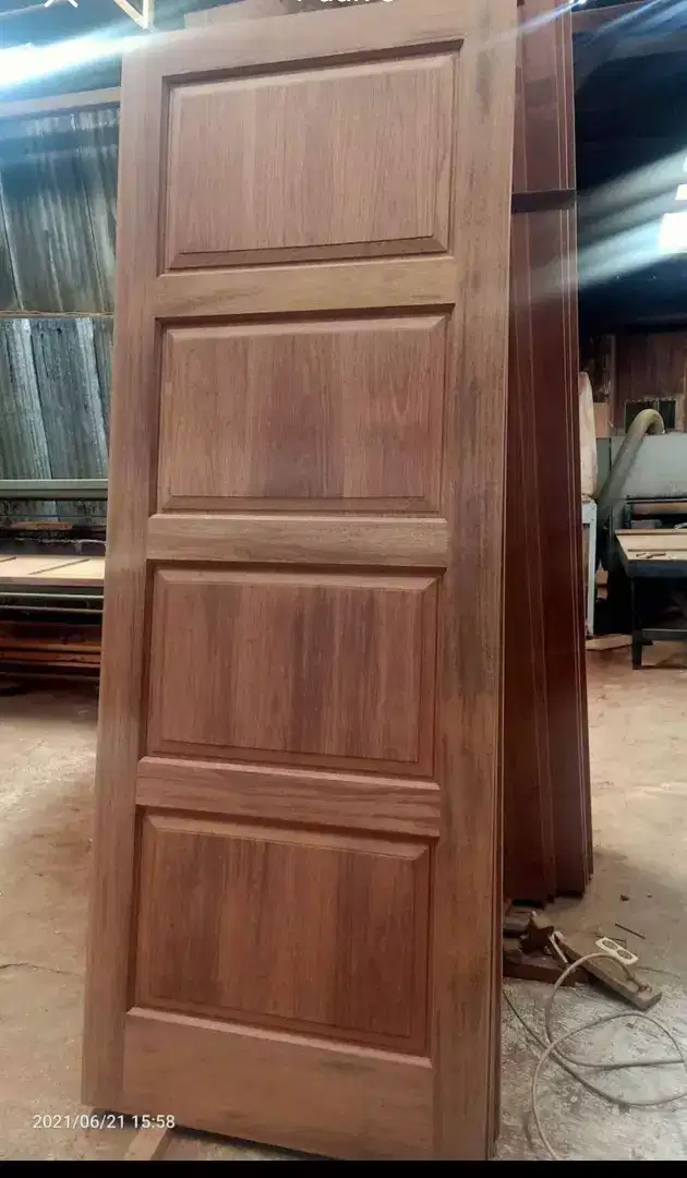 Pintu kayu ulin atau kayu besi merbau dan bangkirai