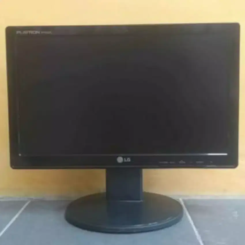 LCD Monitor LG 16in Wide (W1642S)