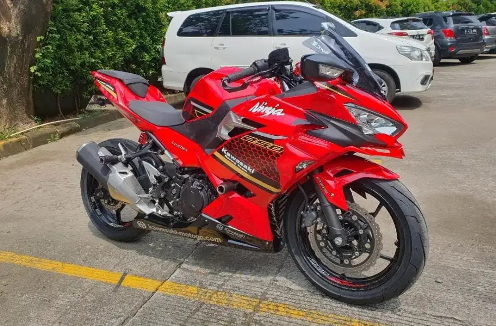 Ninja 250 FI New Red KRT Super Low KM Collector Item