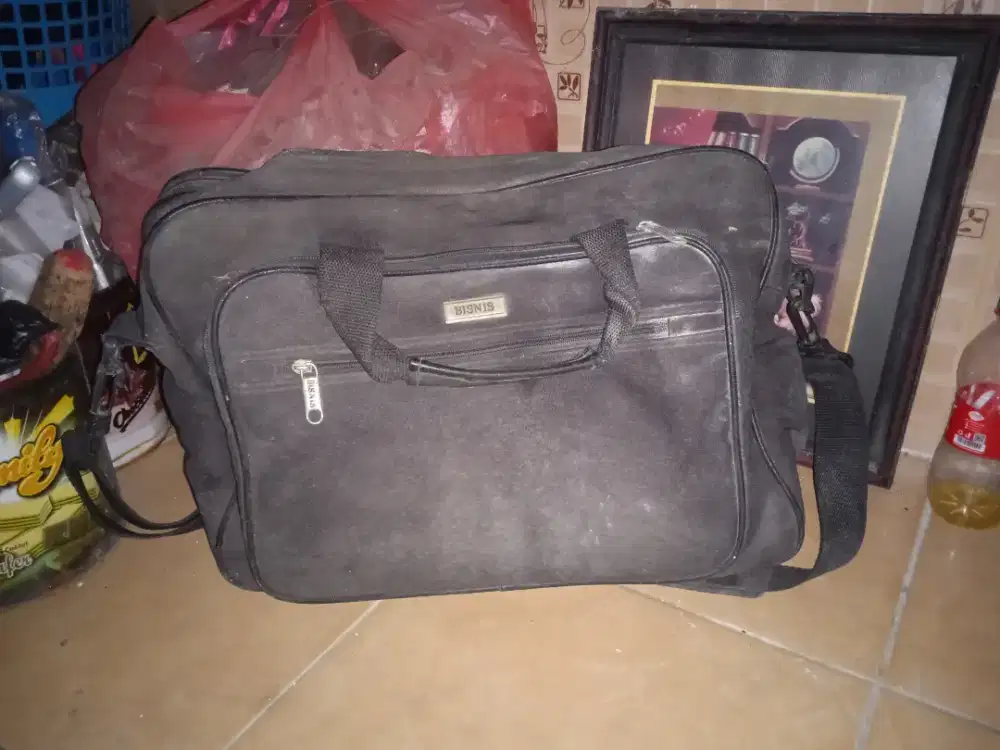 Tas bisnis warna hitam