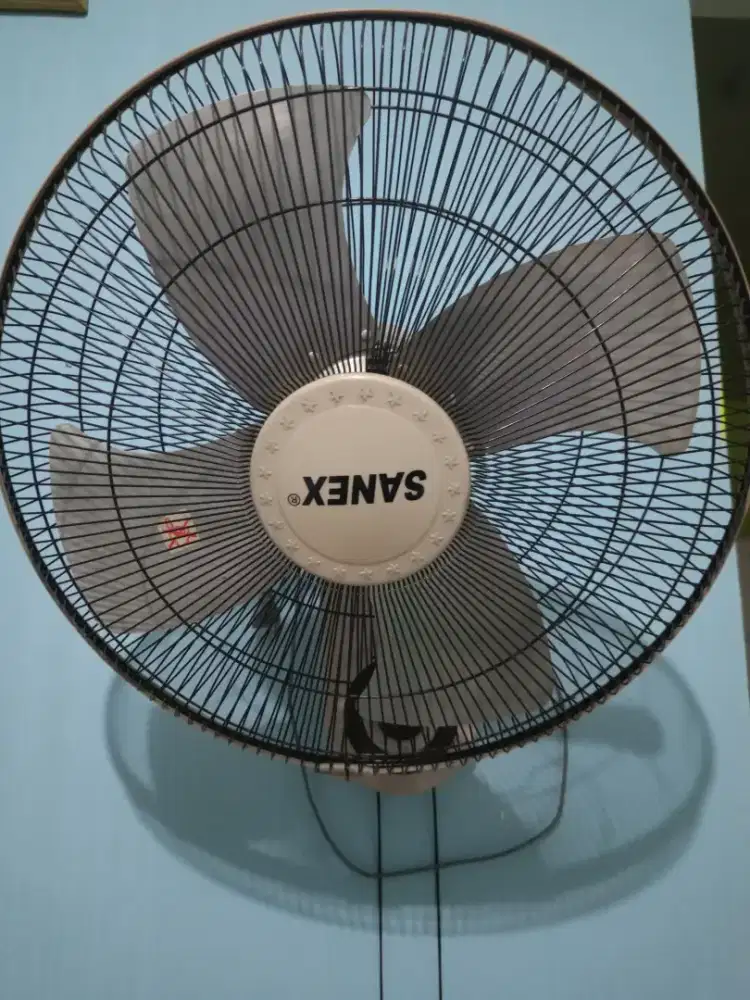 Kipas angin gantung dinding besar sanex
