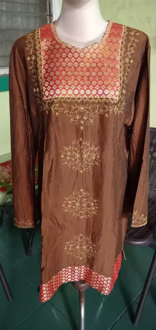 Baju muslim ada bahan songket nya.